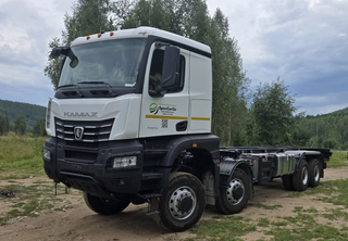 KamAZ 8x8 transformed into a powerful container carrier: the new K5 all-terrain vehicle can carry up to 27 tons