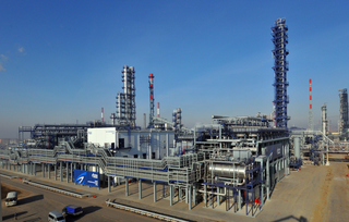 Omsk Refinery - the largest in Russia: how much gasoline it produces per year