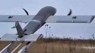 Два под крыльями, один перехватчик под корпусом и ещё один на верхней части фюзеляжа: «Молния-2» научилась нести FPV-дроны