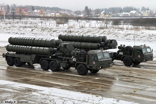 Expert Urges Placement of S-400 "Triumph" SAM System Radars on Towers Due to Taurus Modernization