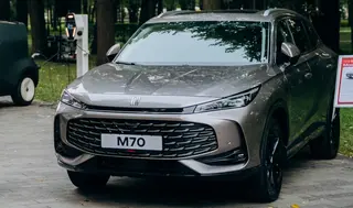 La planta de automóviles Moskvich lanzará el primer híbrido basado en el crossover M70 en 2027
