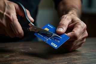 Не только Visa и Mastercard стало меньше: на банковском рынке зафиксировали падение выдачи дебетовых и кредитных карт