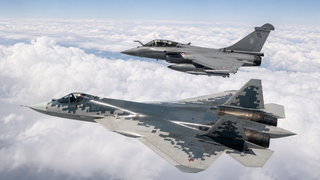 Тупик для Су-57: в Индии не увидели плюсов перед Rafale, кроме дальнего боя
