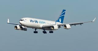 La fábrica de Il-96-400M busca torneros para máquinas de 70 años con un salario alto