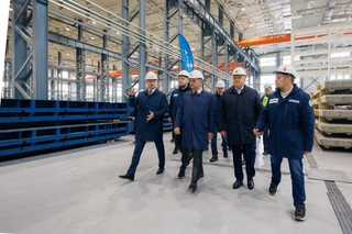 10 veces más que con el moldeo manual: la producción robotizada de losas NGP 4.0 para la HSR se lanzó en Veliky Novgorod