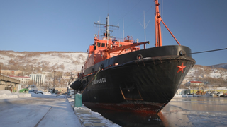 Icebreaking tug "Suvorovets" arrived to search for missing fishermen from the seiner "Triumf"