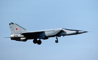 MiG-25 Reconnaissance Aircraft Evaded American F-16 at 20 km Altitude
