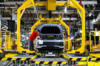 La fábrica "Moskvich" ha puesto en marcha la línea de montaje principal. La empresa comienza los preparativos para el ensamblaje de componentes pequeños