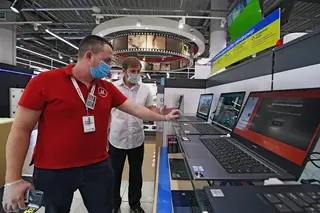 En Rusia podrían obligar a los minoristas a instalar distribuciones Linux nacionales en portátiles importados