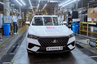 В Петербурге стартовало производство кроссовера Lada X-Cross 5