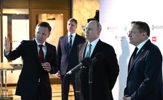 Vladímir Putin visitó una exposición de desarrollos avanzados en el campo de las tecnologías cuánticas