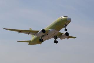 Отечественный авиалайнер SJ-100 впервые поднялся на высоту в 6 км