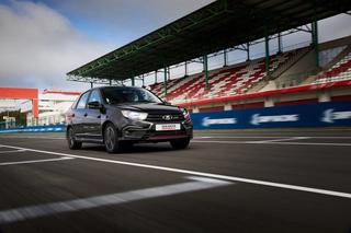 Auto expert told who of Russians will benefit from online purchase of Lada