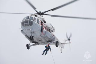 El Ministerio de Situaciones de Emergencia de Rusia entrega a Kirguistán un nuevo helicóptero contraincendios Mi-8MTV-1
