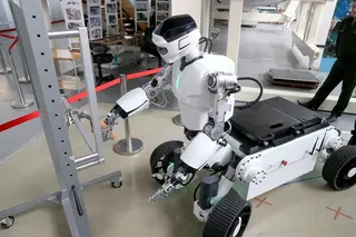 VR headset and exoskeleton control: a unique centaur robot unveiled