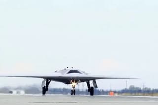 En apoyo al caza ruso Su-57 preparan drones de misiles pesados "Ojotnik"