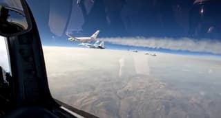 With an arsenal of weapons and without refueling: details of the flight of the Su-35s accompanying Putin revealed