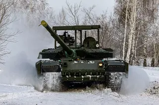 Российские «летающие» танки Т-80БВМ получили новый модуль защиты башни