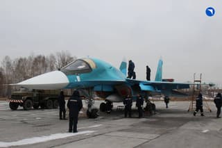 "Fuerza destructiva". En The Military Watch admiraron el Su-34 con bombas planeadoras, que se han convertido en una alternativa a los misiles