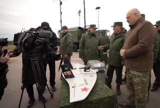 Fuertes multas o cargos penales: Lukashenko prohíbe a los bielorrusos poseer drones