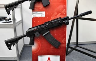 Убойная сила: российские военнослужащие получили мощный дробовик «Вепрь-12 "Молот"»