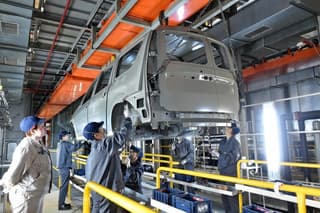 «Всё по уму»: автоэксперт Кадаков посмотрел, как производят LADA Largus в Ижевске