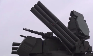 Los ZRPK rusos "Pantsir-S1" se instalan en torres de celosía en las regiones del país