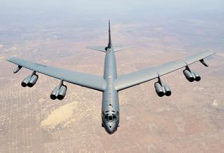 Бомбардировщик Boeing B-52H ВВС США заметили летящим в направлении Калининградской области