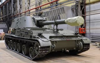 Destruye tanques, artillería y fortificaciones enemigas: de lo que es capaz el obús autopropulsado ruso 2S3M "Akatsiya"