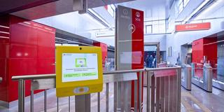 Пополняй — проходи: в московском метро убирают желтые информационные терминалы