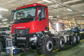 КАМАЗ выпустил первые новые грузовики КАМАЗ-54902 и КАМАЗ-65658