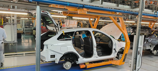 АвтоВАЗ наконец-то возобновил производство LADA Vesta