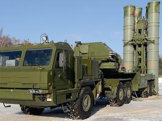 Сам не летает и другим не даёт: эффективности ЗРК С-400 «Триумф» позавидовали за рубежом