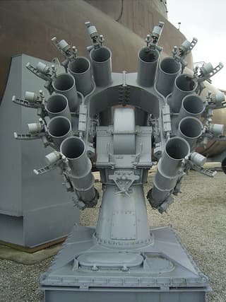 Новая «путевка в жизнь» для «Дракона»: морские бомбометы РБУ-6000 «Смерч-2» приспособили для ударов по врагу на суше