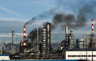 Para que en septiembre solo ardan las hogueras de serbal: un experto militar nombró una forma de proteger las refinerías de petróleo de los UAV
