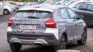 En Togliatti se ha visto un prototipo de LADA Iskra con un camuflaje mínimo