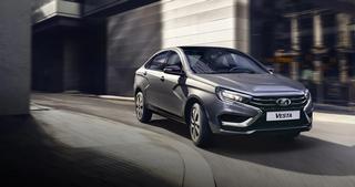 AvtoVAZ continúa almacenando LADA Vesta en la территории del fábrica
