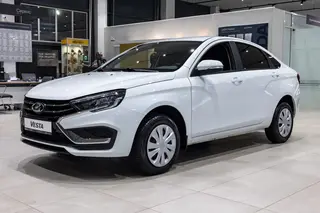 Обогрев руля и заднего сиденья, резина Pirelli: обновленная Lada Vesta Enjoy засветилась на фото