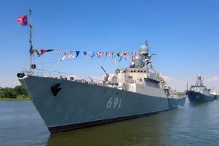 Носитель «Калибров» и «Уранов» ракетный корабль «Татарстан» прибыл в Казахстан