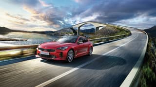 Para reemplazar a Mercedes y BMW: la policía de Moscú compró Kia Stinger de fabricación rusa