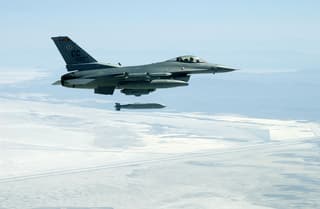 Bulgarian Military: несущий авиабомбы JSOW самолет F-16 уязвим для российских ЗРК С-400 и С-500