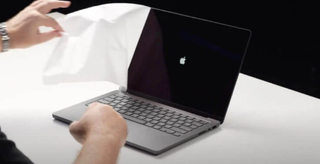 Russian blogger puzzled the global tech community by being the first in the world to show the MacBook Pro M4