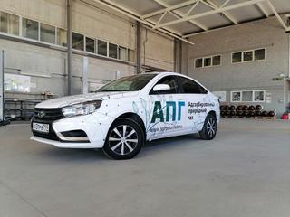 Представлена битопливная LADA Vesta CNG с новой системой заправки газа