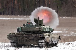 ПТУР «Стугна-П» и «Корсар» останутся слепыми: яркие кадры боя танка Т-90М «Прорыв» с дымовой защитой