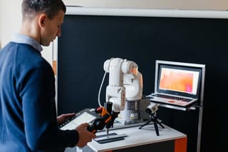 Ученые ТПУ разработали мобильную установку для обнаружения дефектов в композиционных материалах и металлах