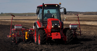 Aumentará la presencia de "Belarús" en Rusia: Comienza la construcción de un centro de distribución del Minsk Tractor Works en Elista