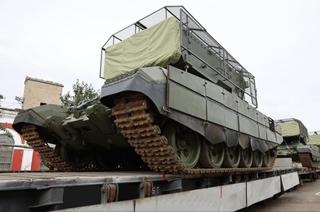 Больше огня: «Уралвагонзавод» отправил российским военным партию ТОС-1А «Солнцепёк»