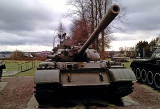 Смахнули пыль времён: танки Т-55 на фронте начали выполнять роль самоходок с дальностью огня 15 км
