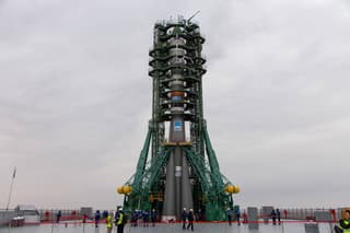 Ракету с кораблем «Прогресс МС-29» установили на стартовый стол Байконура