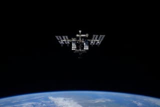 Российский грузовик «Прогресс МС-28» спас МКС от космического мусора